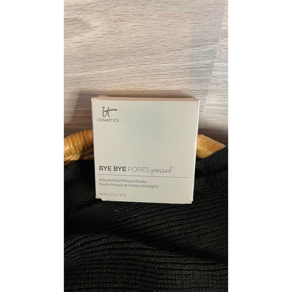 It Cosmetics Bye Bye Pores pressed powder